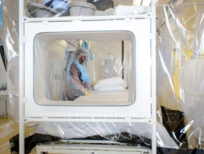
    În astfel de izolatoare sunt ținuți bolnavii de Ebola  