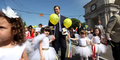 Liderul PLDM a mers la câţiva metri de candidatul PCRM la alegerile locale