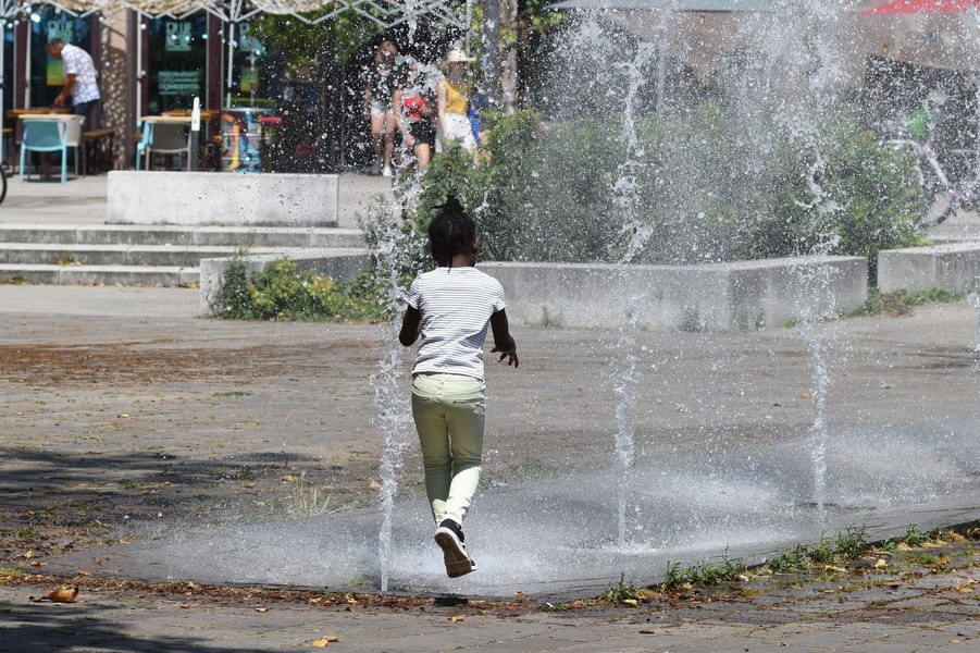 Atenţionare de călătorie transmisă de MAE: cod roşu şi portocaliu de caniculă în Franţa până pe 24 august