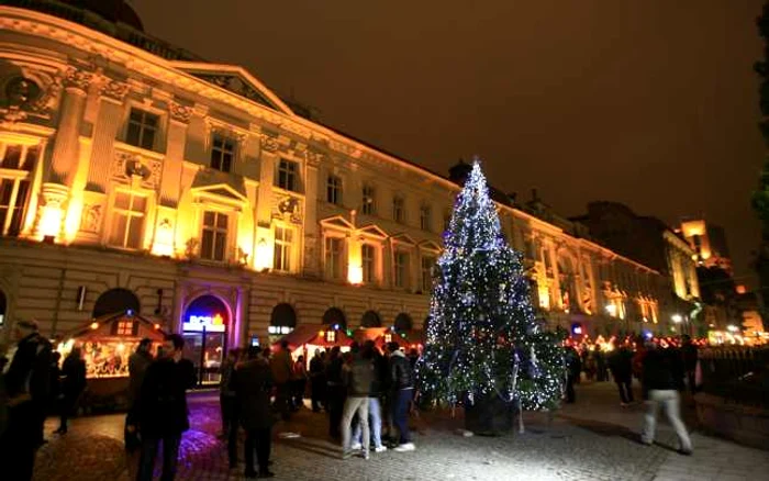 Peste două milioane de beculeţe luminează Bucureştiul