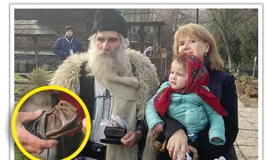 Meşteşugarul  Alexandru Gheorghe Ilinca i a dăruit fetiţei o pereche de opinci jpeg