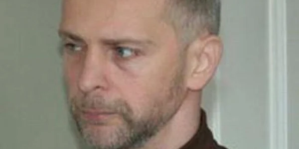 Bărbatul-criminal care a tăiat o femeie a pierdut apelul şi rămâne în arest
