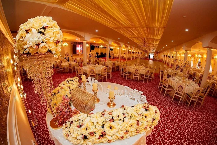 
    Înainte de incendiu. Localul Angelei Rusu era cel mai cunoscut din zona Gherla  