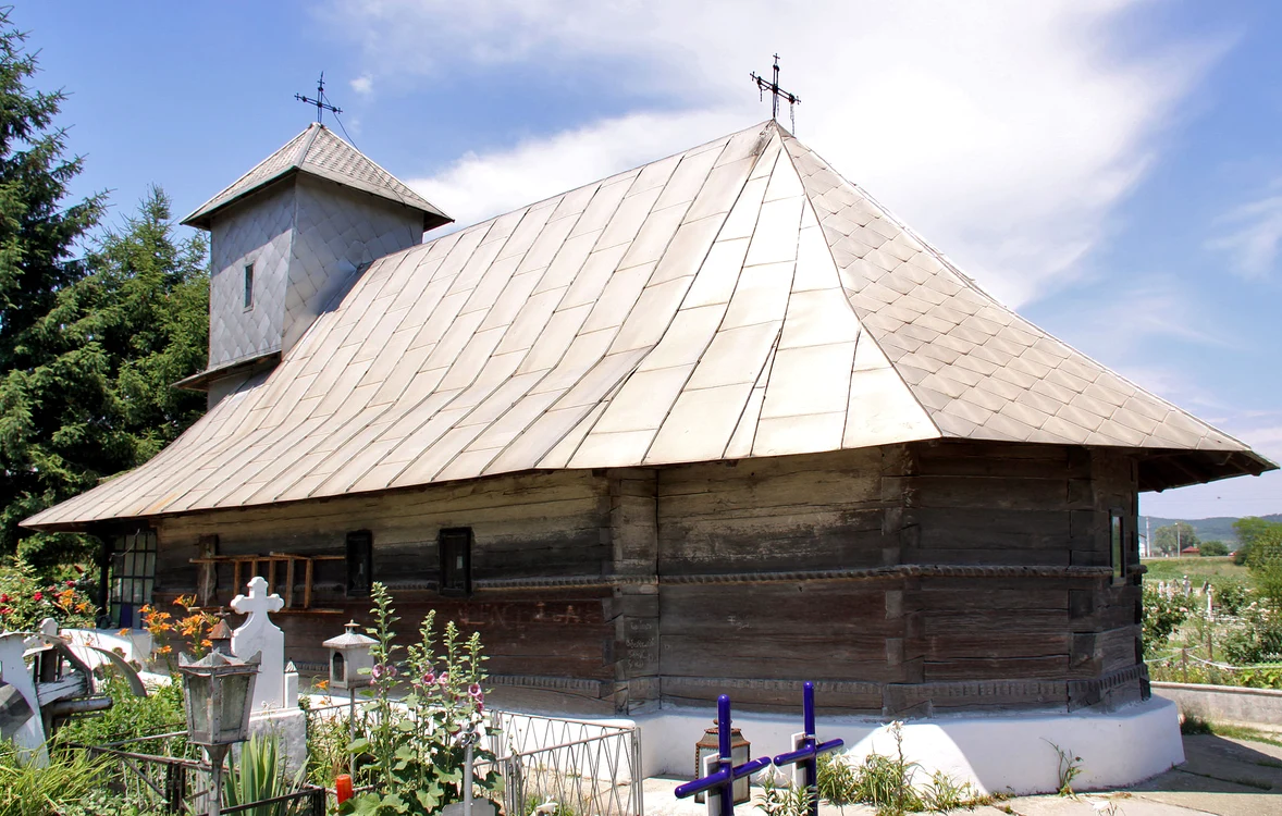 Biserica de lemn de secol 18 din Râureni Râmnicu Vâlcea înainte de incendiere Foto Wikipedia