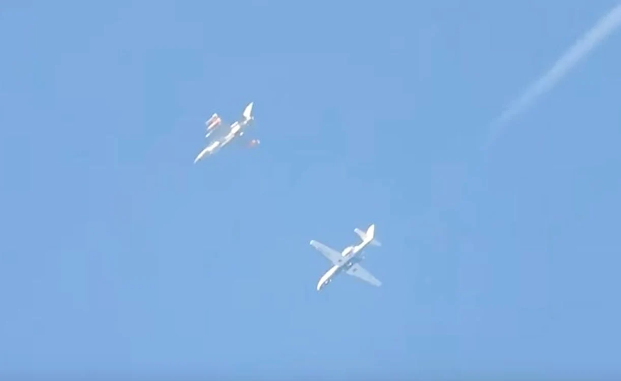 Au apărut și imagini cu aeronava urmărită de un avion de luptă Eurofighter FOTO Captură video