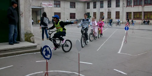 Elevii au sărbătorit prin jocuri educative