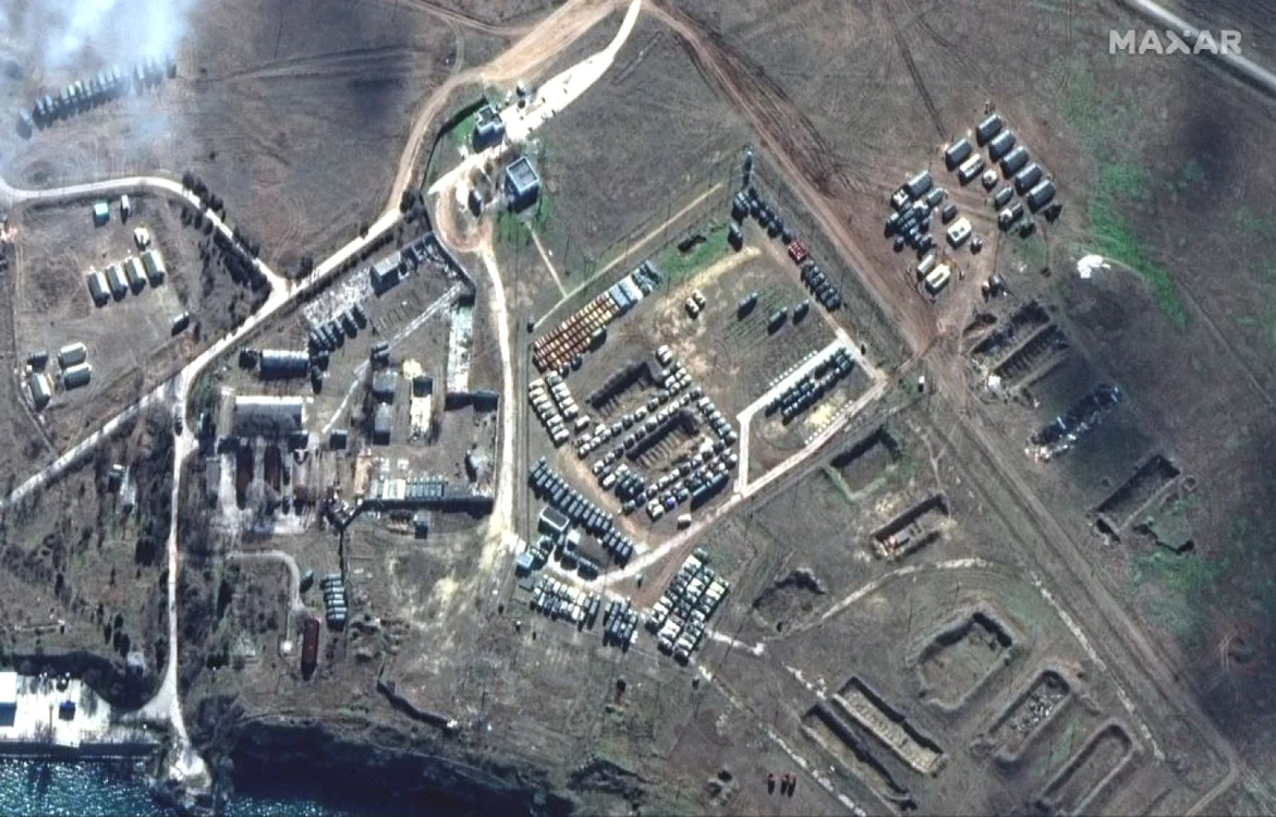 Noi imagini prin satelit arată noi desfăşurări de trupe în Novozernoie Crimeea FOTO via Reuters