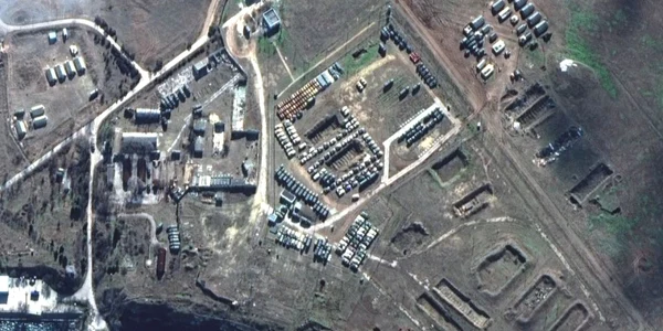 Noi imagini prin satelit arată noi desfăşurări de trupe în Novozernoie Crimeea FOTO via Reuters