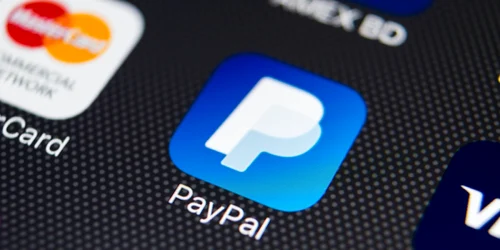 Aplicatia de mobil PayPal smartphone FOTO Shutterstock