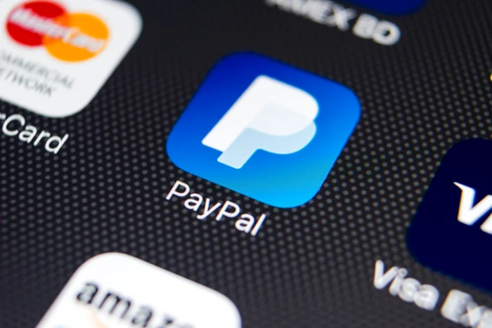 Aplicatia PayPal pe smartphone. FOTO Shutterstock