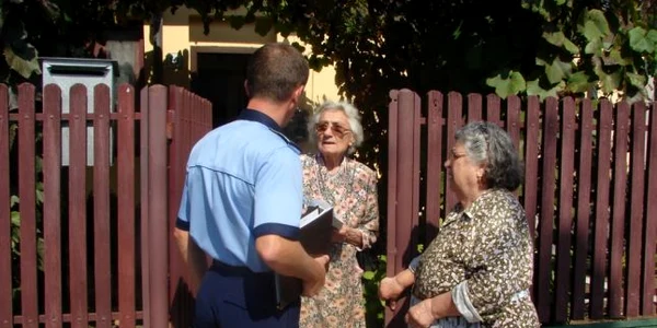 Poliţiştii vor da sfaturi cetăţenilor - imagine arhivă ADS Ploieşti