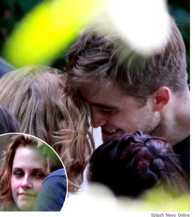 
    Robert Pattinson şi Kristen Stewart (Foto: celebuzz.com)  