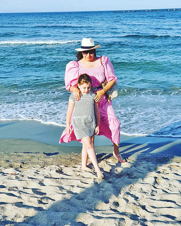 Oana Roman şi fiica ei, la Mamaia