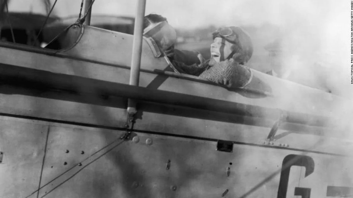 Scheletul Ameliei Earhart descoperit pe o insulă din Pacific  Transmisii S O S ies la iveală jpeg
