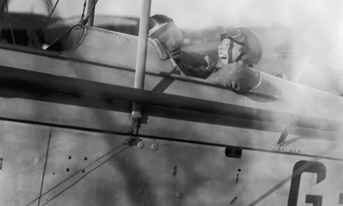 Scheletul Ameliei Earhart descoperit pe o insulă din Pacific  Transmisii S O S ies la iveală jpeg