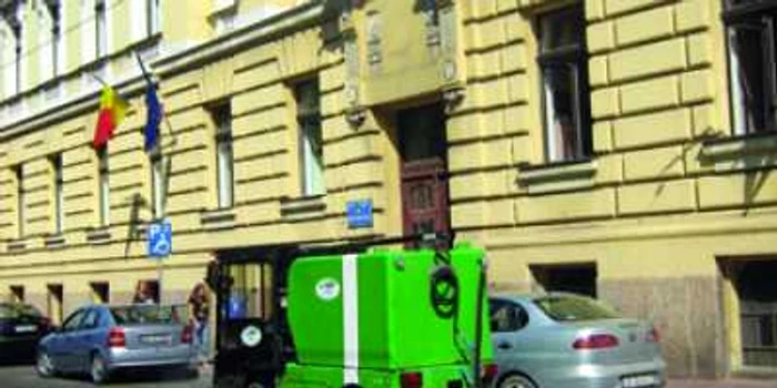 Oradea: Străzile sunt spălate cu maşini „de buzunar”