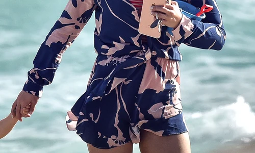 Exclusive Premium: Hayden Panettiere Has Family Beach Day In Miami **NO USE W/O PRIOR AGREEMENT CALL FOR PRICING** jpeg