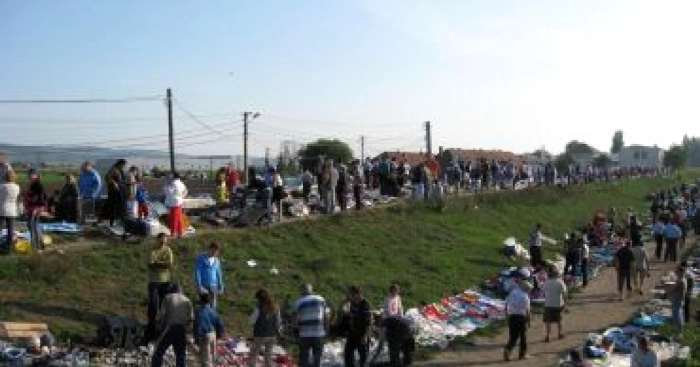 Târgu-Mureş: Cumpărături la Piaţa de Vechituri