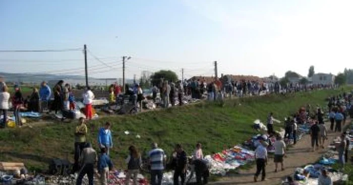 Târgu-Mureş: Cumpărături la Piaţa de Vechituri