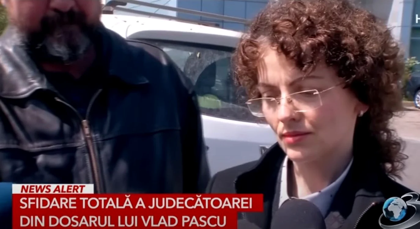 Judecătoarea Popoviciu nu le-a spus jurnaliștilor niciun cuvânt / foto: captura A3