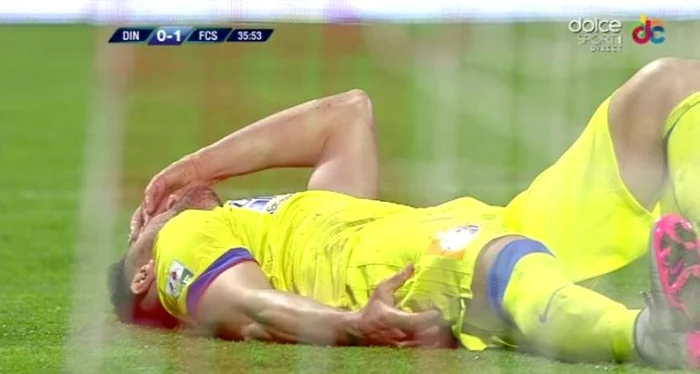 Ciprian Marica, la pământ, după prima accidentare gravă, suferită în meciul cu Dinamocaptură Dolce Sport