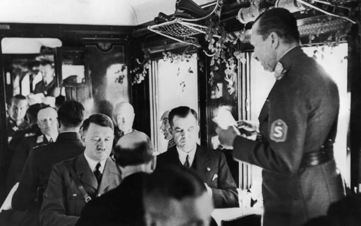 Adolf Hitler, surprins în timp ce ținea un discursFoto: Getty Images