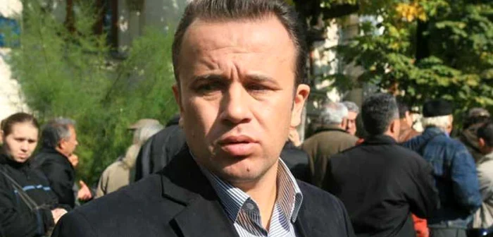 Ministrul interimar Liviu Pop intenţionează să schimbe inspectorii din 30 de judeţe
