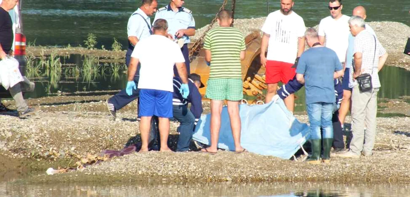 Trupul poliţistului a fost găsit la Vadu Roşca  FOTO: Dan Badiu