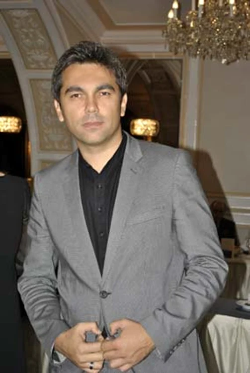 
    andreas petrescu  