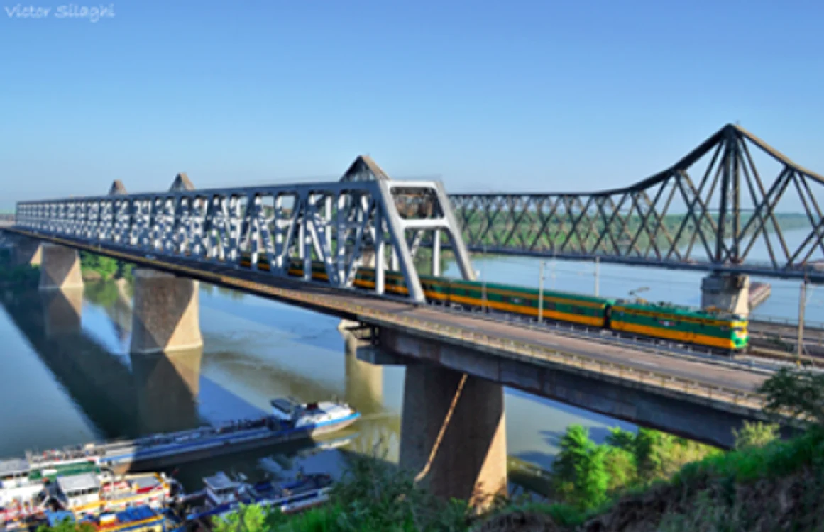 Tren particulare Astra Trans Carpatic spre Constanţa podul de la Cernavodă Sursa Facebook ATC