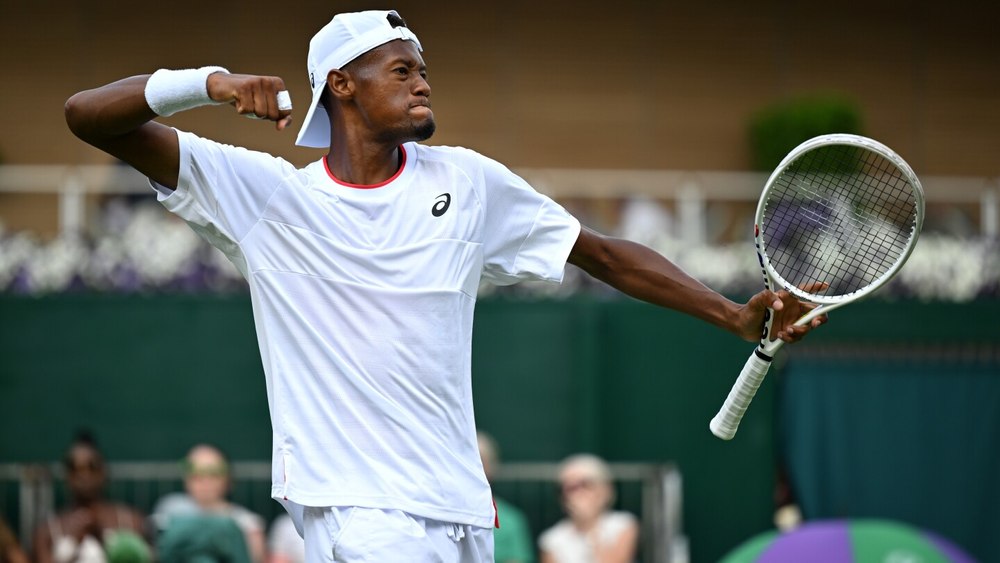 Christopher Eubank, senzație la Wimbledon! Fostul analist TV l-a învins pe Tsitsipas și a ajuns în sferturi VIDEO