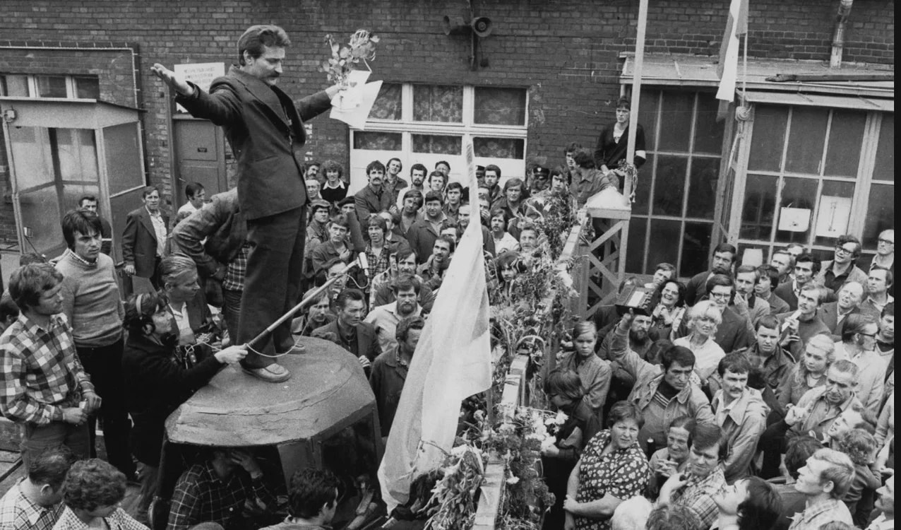 Lech Wałęsa vorbind mulțimii FOTO Reportagebild/AP Images