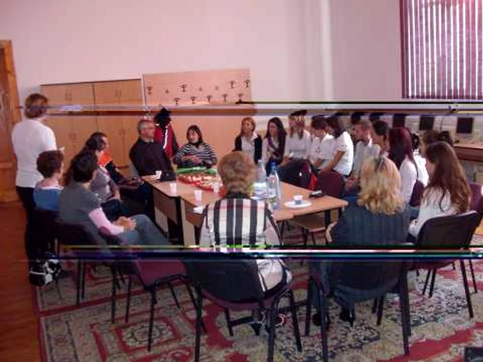 Elevii au adresat întrebări invitaţilor