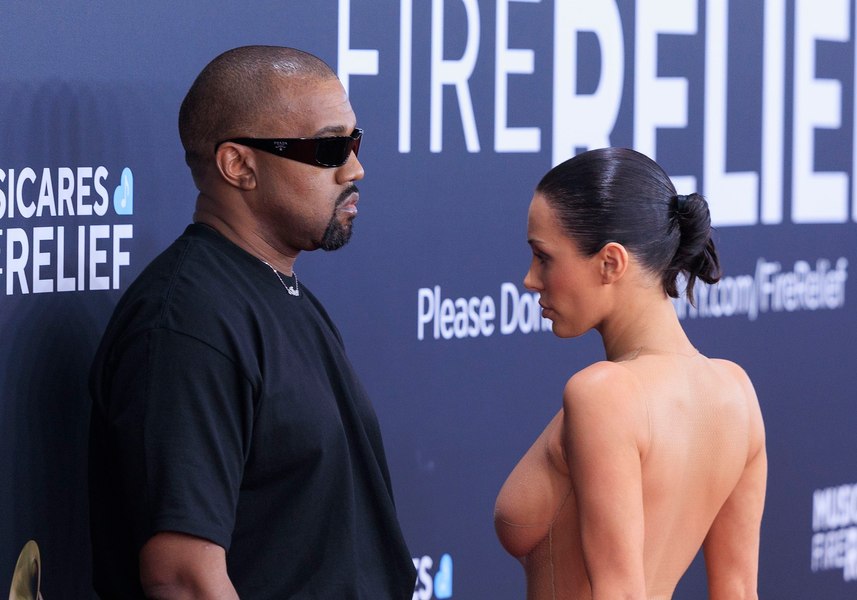 Kanye West și Bianca Censori, nouă apariție șoc la Gala Grammy. Cei doi au fost dați afară de la eveniment cu poliția