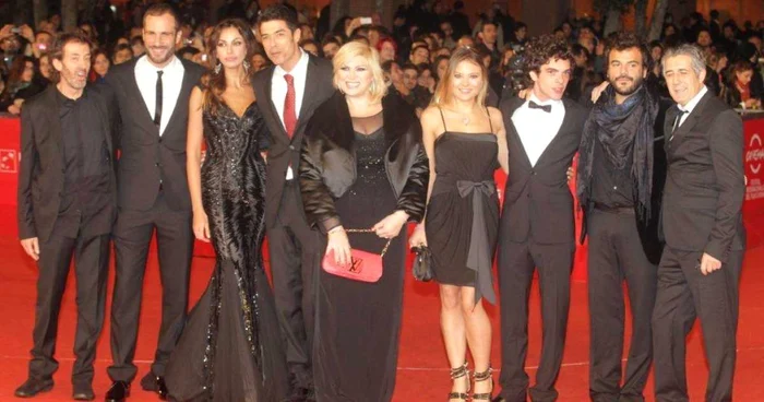 Mădălina Ghenea (a treia din stânga), alături de echipa filmului „Razzabastarda“, la Festivalul Internaţional de Film de la Roma FOTO Arhivă personală/Facebook