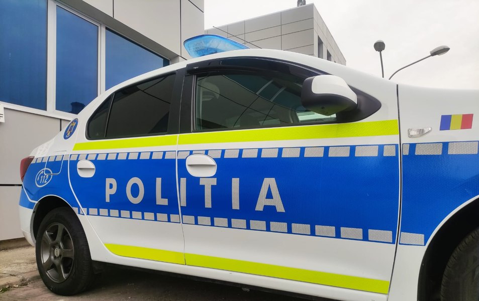 Cum au reușit trei copii să intre în curtea unui service, să fure trei mașini șă le distrugă. Au vârste între 10 şi 14 ani VIDEO