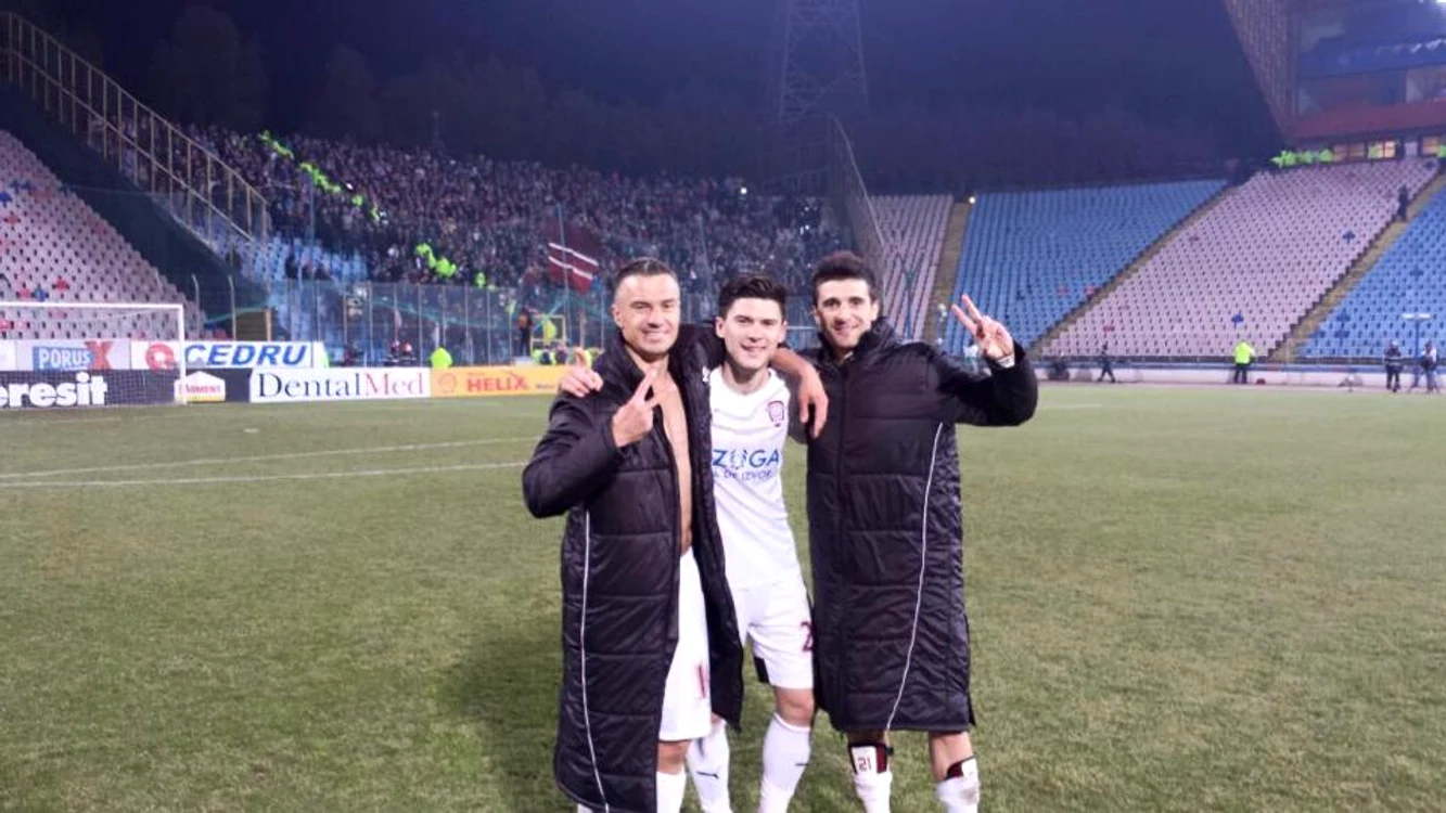 Mândrii de galeria lor, Pancu, Niculae şi Săpunaru s-au fotografiat cu aceasta într-o Ghencea goală
