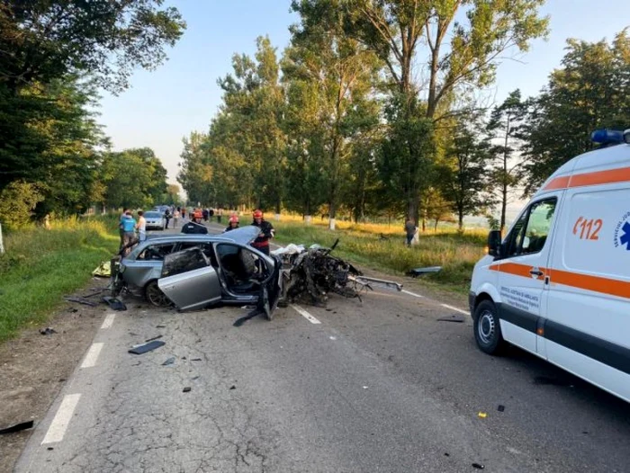 Autoturismul a fost făcut praf în urma impactului FOTO botosaneanul.ro