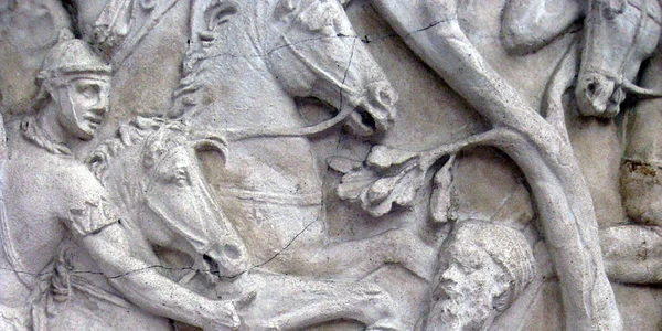 sinuciderea lui decebal de pe columna lui traian