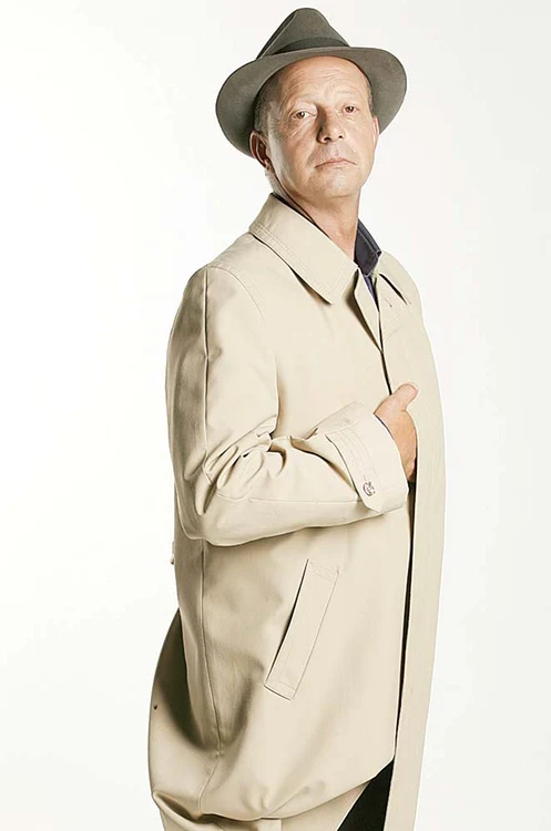 
    Marian Râlea este acum  profesor la Academia de  Film a Ruxandrei Ion,  supranumită “mama  telenovelelor”  