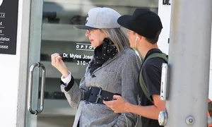 După ce și a ros unghia, Diane Keaton a verificat din ochi rezultatul jpeg
