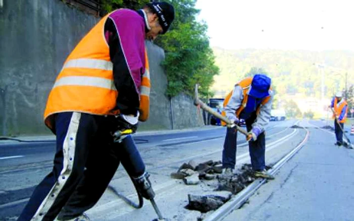 Resita: Drumuri reparate şi gropi astupate
