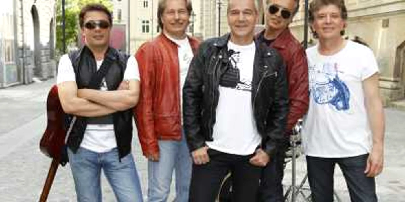 Membrii trupei Holograf, Edi, Tino, Dan, Iulian şi Romeo