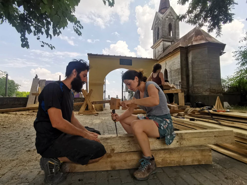 Ambulanța pentru Monumente la Bulgăruș FOTO Ștefan Both