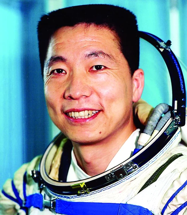 
    Yang Liwei, unul dintre  astronauţii care au  mâncat carne de câine  