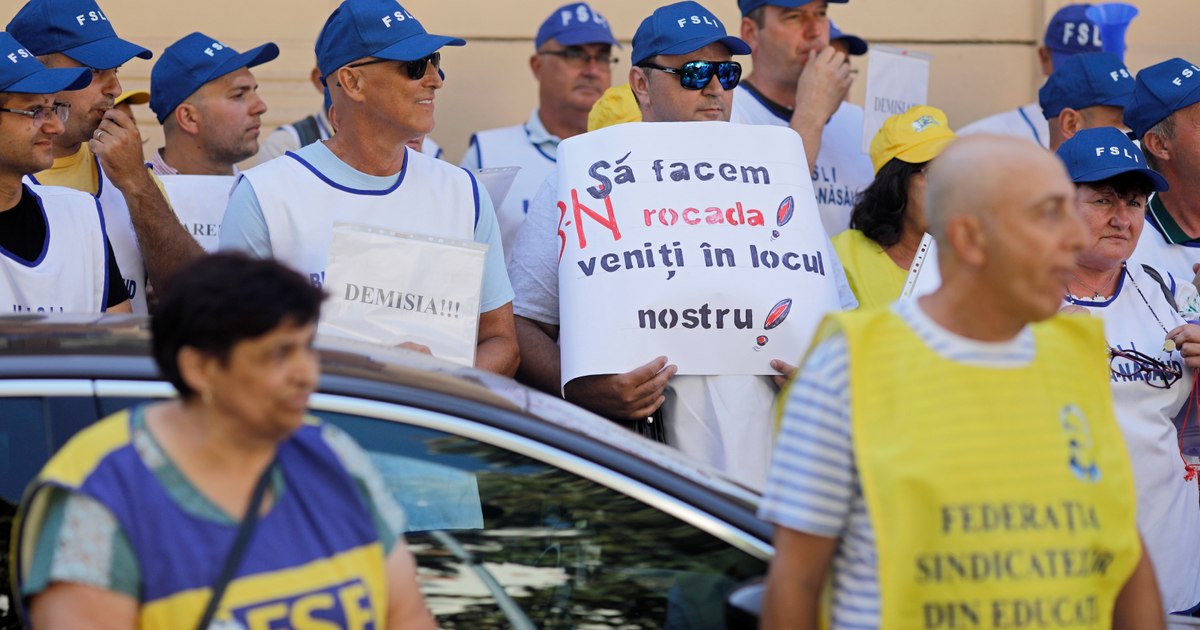 Sindicaliștii îndeamnă cadrele didactice să continue protestele „până când măsurile de austeritate vor fi abrogate”