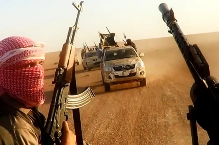 
    Grupările teroriste sunt înarmate până-n dinți cu cele mai performante puști, rachete și alte asemenea obiecte cu care terorizează lumea întreagă  