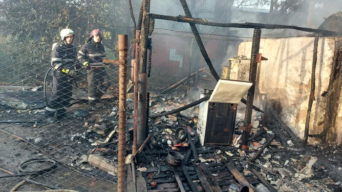 Femeie găsită carbonizată, în urma unui incendiu. FOTO ISU Dâmbovița