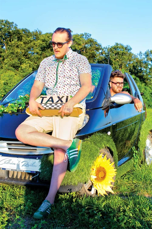 Maşina verde apare în noul videoclip al lui What’s Up