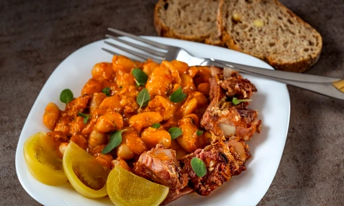 Iahnie cu afumatura  Sursa foto shutterstock 2202465903 jpg